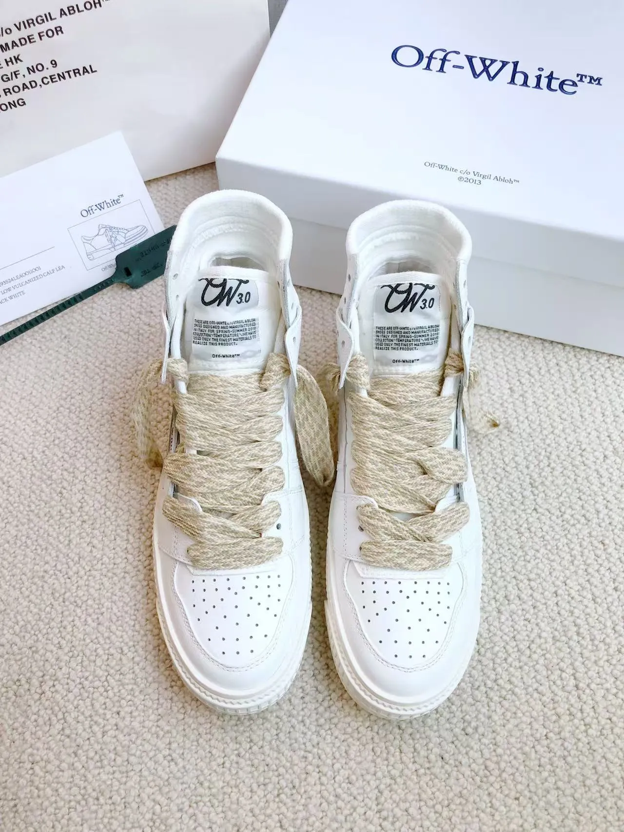 Men's men's shoes P660! 🌈🌈OFF WHITE🌈🌈 ⚡️Couple model⚡️🍓New color🍓 👉Ex-factory price: 130-45 The latest spring model of Gaobang street casual Martin style masterpiece, released the highest quality version on the market 👊 Series original mold opening, original lasting, production technology 1:1 original ➰🔜The best choice for more and more celebrities and Internet celebrities🔸In the classics Changes in the code🔸Innovate in the trend🔸Strive to break away from the shackles of bad street design🔝Although he is not the originator of fashion design, he is definitely a shining dark horse in avant-garde design🐴🆙Do not follow the trend🔅Not universal beauty🔅 Fabric💯First-layer cowhide Lining💯Imported skin-friendly and environmentally friendly polyester mesh Foot pads💯Original molded high-elastic environmentally friendly molding pads Midsole💯Original lasting process Outsole💯Rubber outsole Packaging💯Official website synchronized full set of packaging (brand wrapping paper, brand certificate, brand cloth bag)